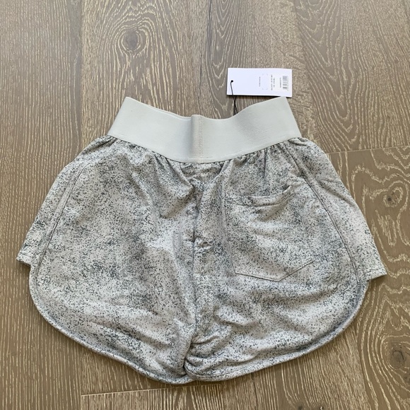 Gymshark chalk shorts - Picture 9 of 9